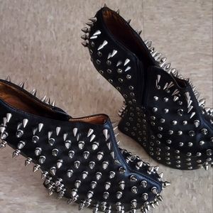 Spike Shoes